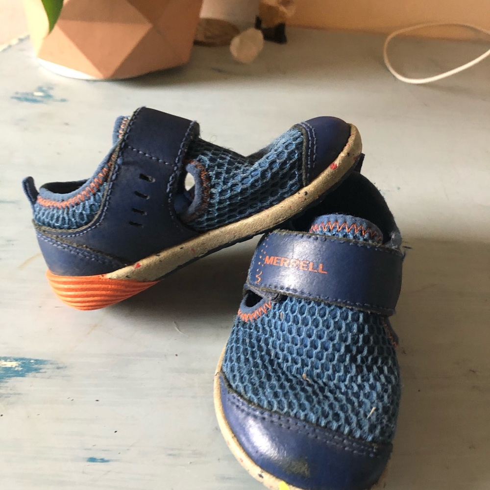 Merrell toddler Bare Steps water shoes 5 wide!